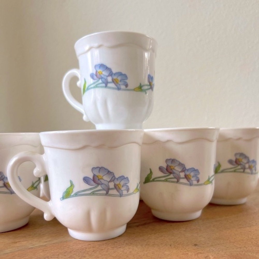Vintage | Arcopal France coffee cups set of 7 white blue